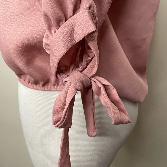 TRENDY IS made in Mexico 100%polyester pink off the shoulder blouse with buttons - Picture 3 of 6